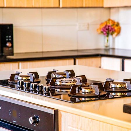 Emc Fully Furnished &Serviced Villas 4 Bedroom With Solar Power , Private Pool, Starlink Wifi ,Aircons & Dstv Лусака Екстер'єр фото